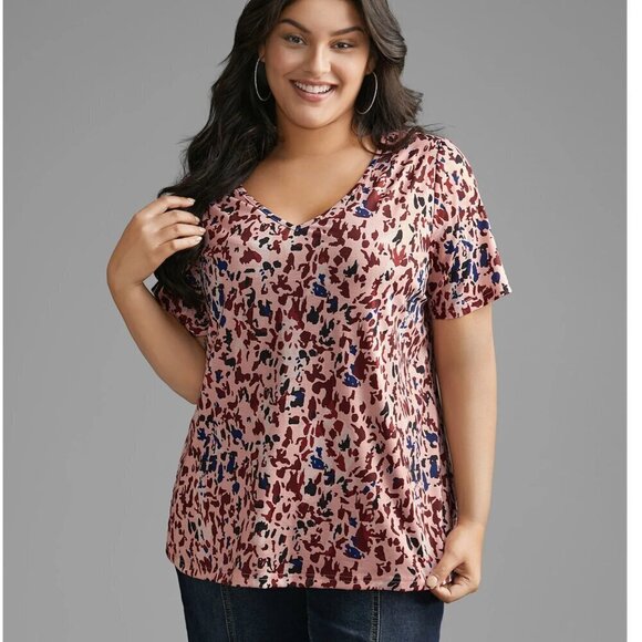 Bloomchic V Neck Animal Print T-shirt, NWT, Size 14-16 or 1X - Picture 1 of 7